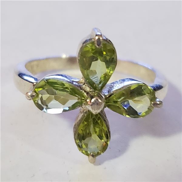 SILVER PERIDOT RING (~SIZE 6.75)(~WEIGHT 3G)