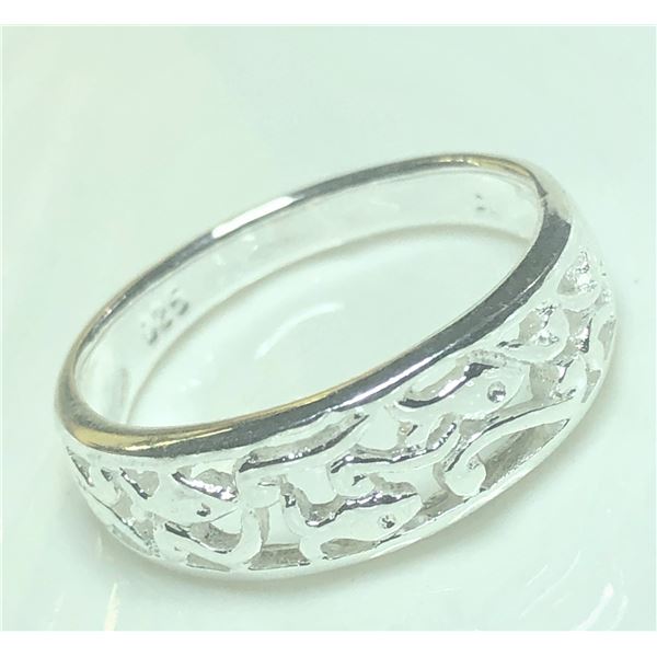 SILVER RING (~SIZE 6.25)