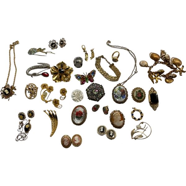 Vintage Costume Jewellery, Brooches, Necklaces, Etc.. Test Site