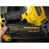 Image 2 : DEWALT 20V AIR NAILER W/BATTERY & CHARGER