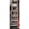 Image 1 : 6' WOODEN STEPLADDER