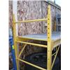 Image 2 : YELLOW SCAFFOLDING UNIT ON WHEELS