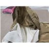 Image 2 : Tan Comforter w/ 2 Throw Pillows