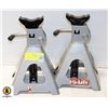 Image 1 : LOT OF TWO HYDRAULIC 2 TON JACKS