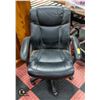 Image 1 : BLACK ROLLING OFFICE CHAIR