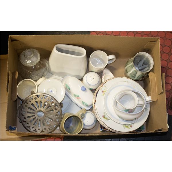 BOX OF VARIOUS KITCHENWARES