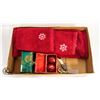 Image 1 : BOX WITH 3-PIECE CHRISTMAS TOWEL, HAND