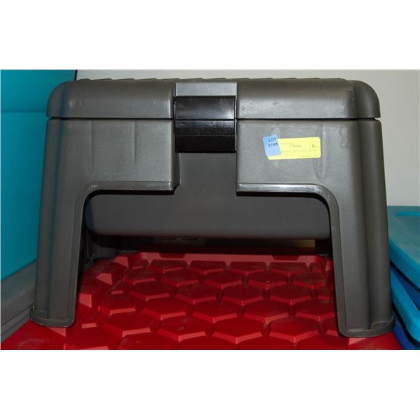 RUBBERMAID STEP STOOL WITH TOOL STORAGE