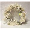 Image 1 : 20" WHITE WREATH