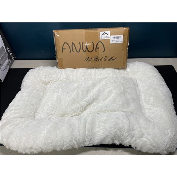 Lot of 1 Fuzzy/Shaggy Fluffy Plush Pet Bed - White