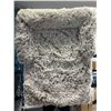Image 1 : Lot of 1 Fuzzy/Shaggy Fluffy Pet Bed - White/Grey
