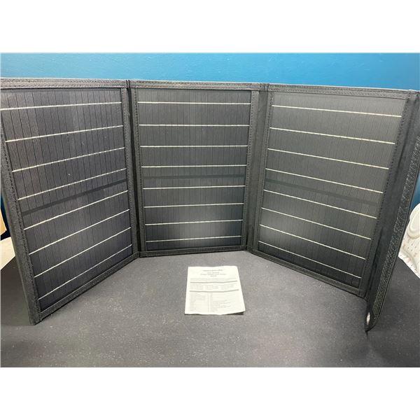 Lot of 1 RockSolar 30-Watt Foldable Solar Charger Panel Kit