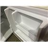 Image 4 : Lot of 1 Danby Mini Fridge - Works - Used