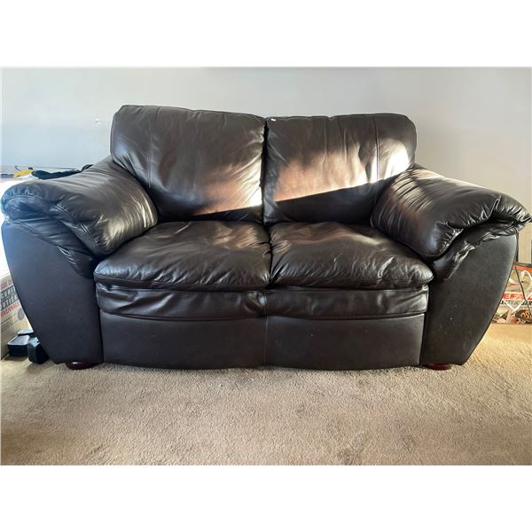 Brown Leather Love Seat Good Condition 60L 38D x 37T