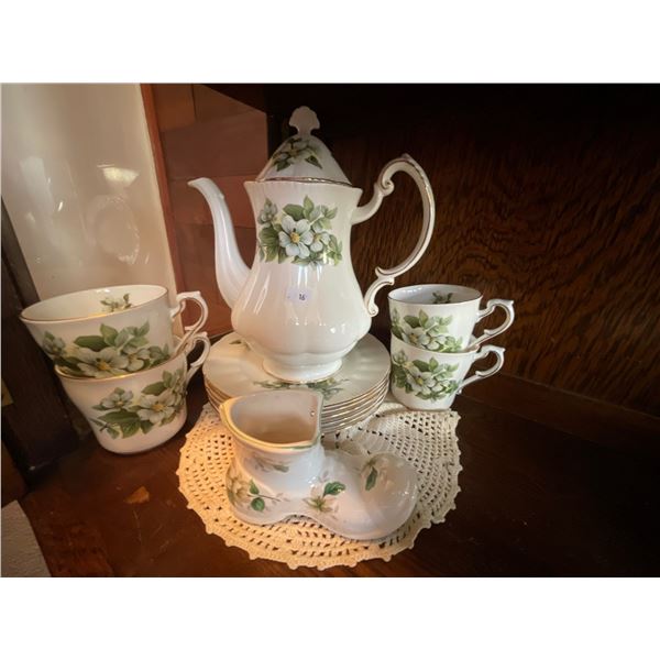 Paragon Dogwood Tea Set 4 Settings