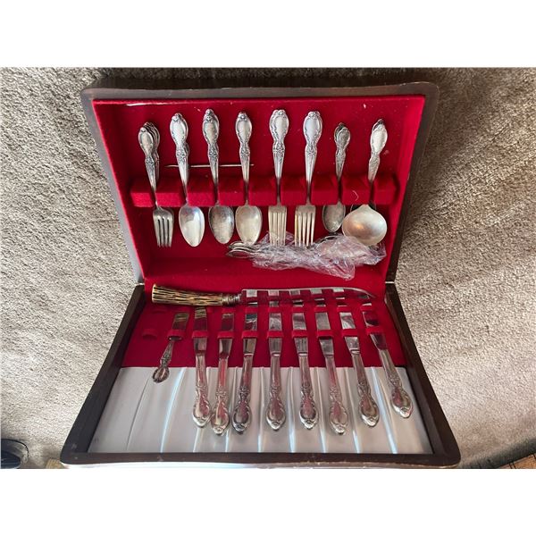 Rogers Bros Silverplate Silverware Collection Oak Case