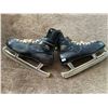Image 1 : Autographed Bobby Hull Antique Ice Skates Both Skates Signed