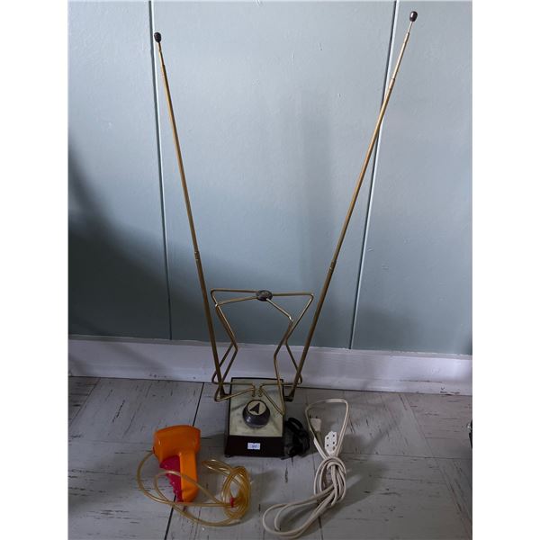 MId Century Modern Rabbit Ears - Very Cool