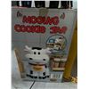 Image 2 : Mooing Cookie Jar & M&Ms Dispenser