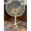 Image 1 : Fan & Vintage Electric Space Heater