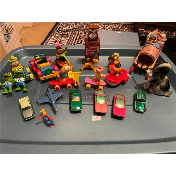 Cracker Jacks Miniature Sleigh Muppets Garfield Yogi Bear, Pluto, Sesame Street Toys