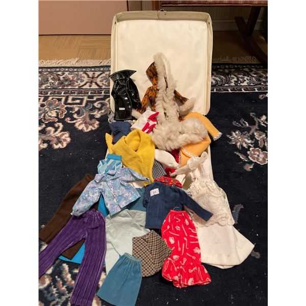 Barbie Skipper Case & Barbie Clothes