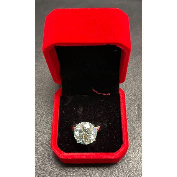 One full cut round brilliant moissanite VVS greenish blue stone weighing approx. 11.60 carat set in