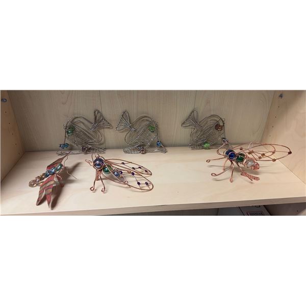 Shelf lot of various 3 wire dragonfly & 3 wire fish decorations