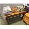 Image 2 : Group of 2 benches, blanket, bed sheets, 2 vintage sewing baskets, etc...