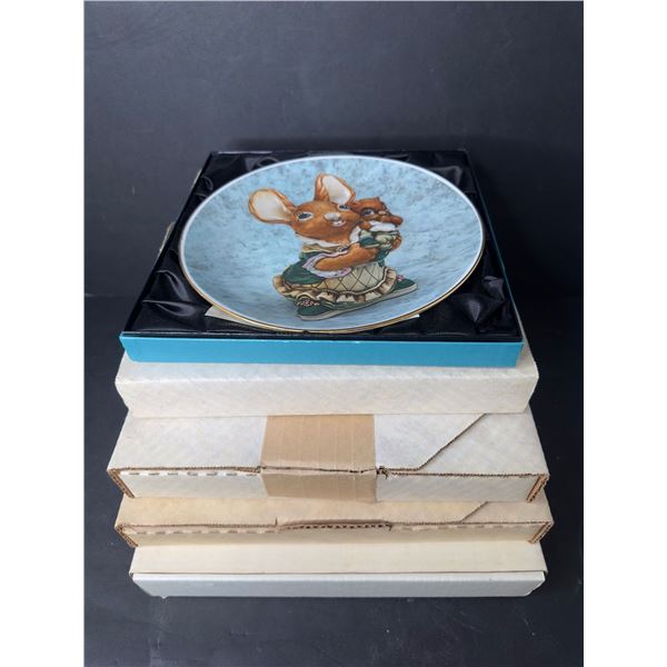 Group of approx. 5 vintage decor plates including - Pendelfin Studios, vague shadows sunset, etc...