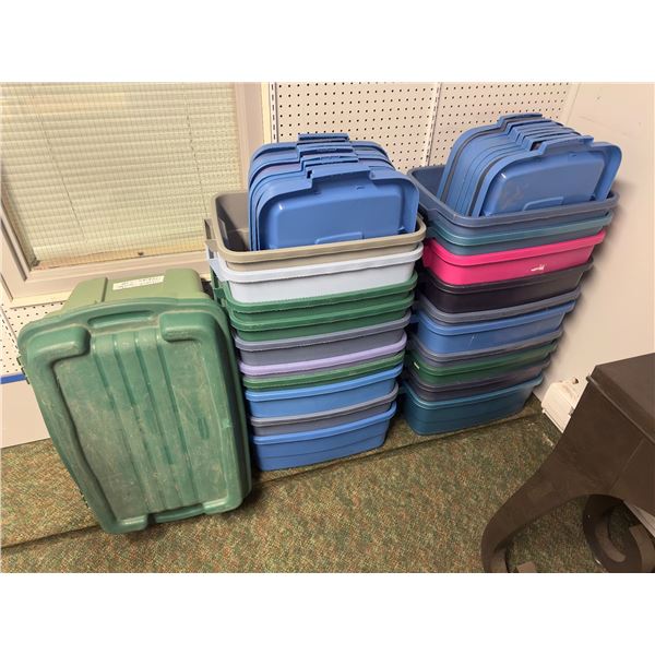 Large group of plastic bins approx. 20 w/various lids