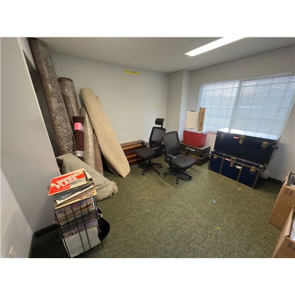 Half room lof of misc items including - approx. 6 carpets, 2 desk chairs, vintage records w/stand, c