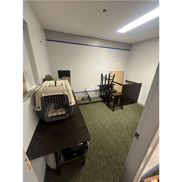 Room lot of misc items including - pet kennel, bar stools, wood table, barrel, fur, misc bags, lamp