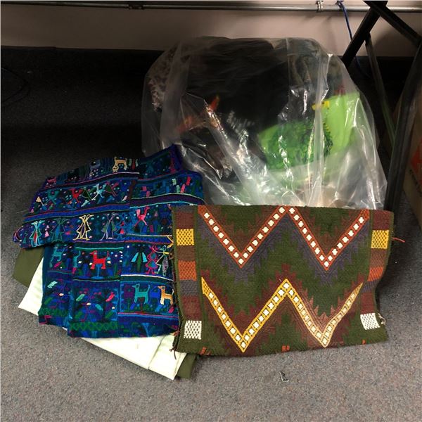 Group of South American style clothes & fabrics - approx. 30 pcs