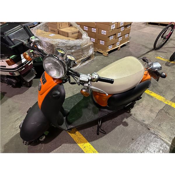 EVT electric scooter (no key, not tested - has license plate)