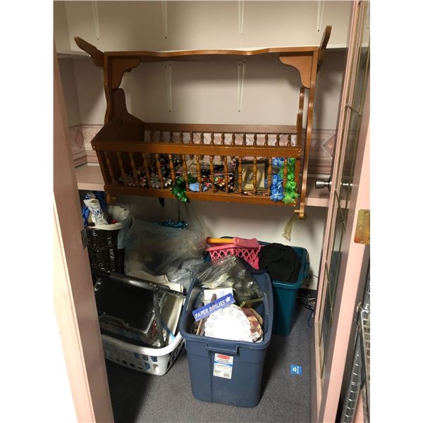 Room full of assorted itemsÊ