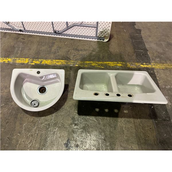 Group of 2 sinks - 1 double-sided sink & 1 single (Kohler)