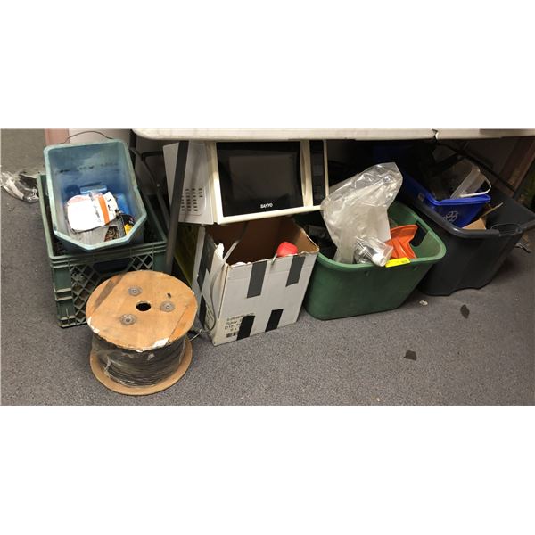 Group of assorted misc items - includes Sanyo microwave / torque wrench / car parts etc