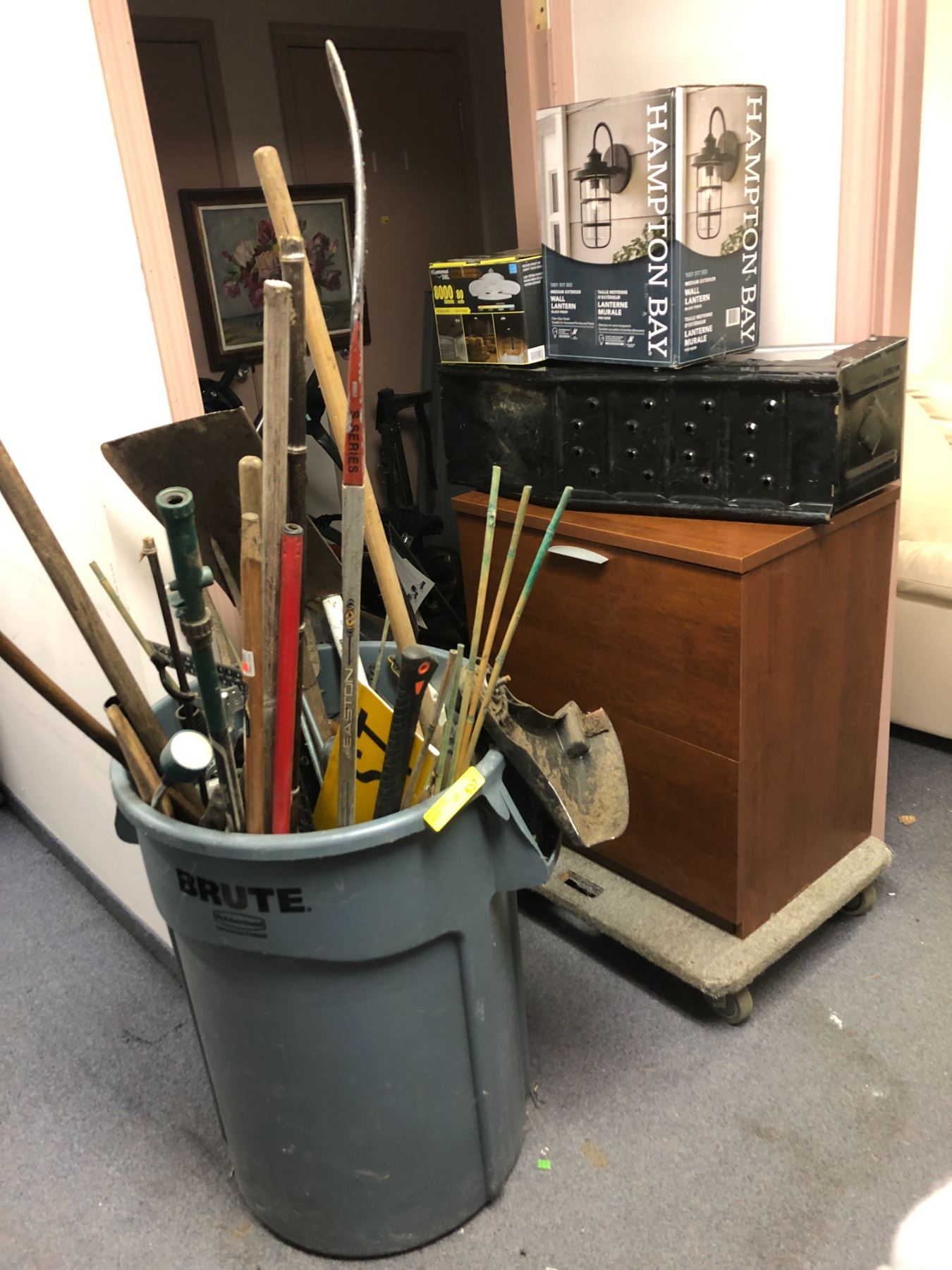 Large group of assorted tools / filing cabinet / ramp & outdoor lights ...