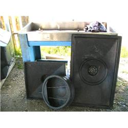 Free Standing Metal Tub with Drain and 1 Plastic Body Suit, 3 Sink Inserts  (1)