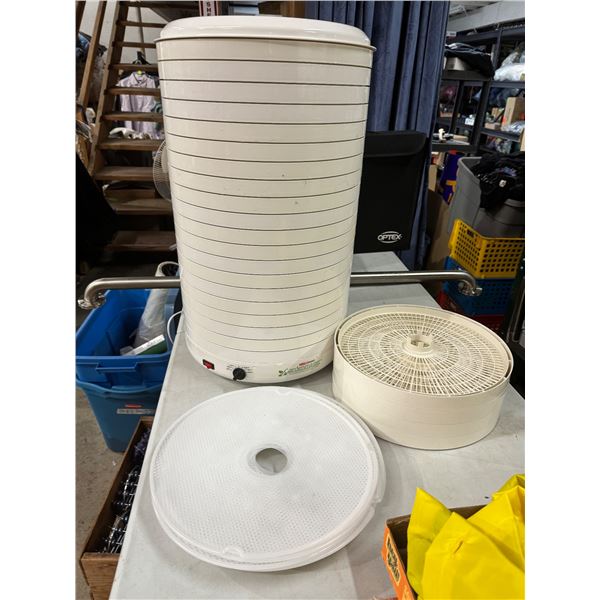 Nesco garden master food dehydrator and jerky maker