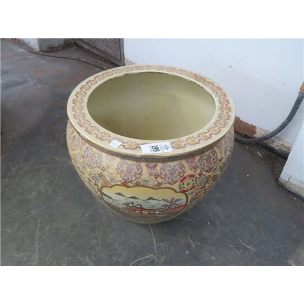 Large Ornate Oriental Vase