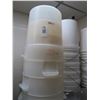 Image 1 : 7-22 Qt. Measuring Bins - 7 X $