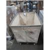 Image 2 : CHARIOT EN TISSUS SUR ROULETTES 37”LRG x 27LNG” x 35”HAUT