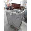 Image 2 : CHARIOT EN TISSUS SUR ROULETTES 37”LRG x 27LNG” x 35”HAUT