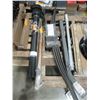 Image 2 : LOT DE PIÈCES DE CAMIONS VARIÉES