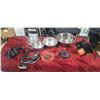 Image 1 : DOG DISHES AND LEASH