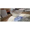 Image 8 : CONTENT OF SHELF- ASSORTED GLASSWARE