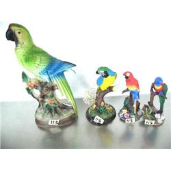 Lot of: 4 pottery parrots (16)