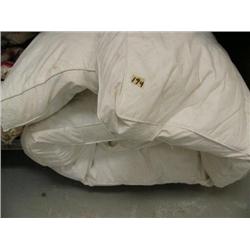 King-sized down comforter (16)